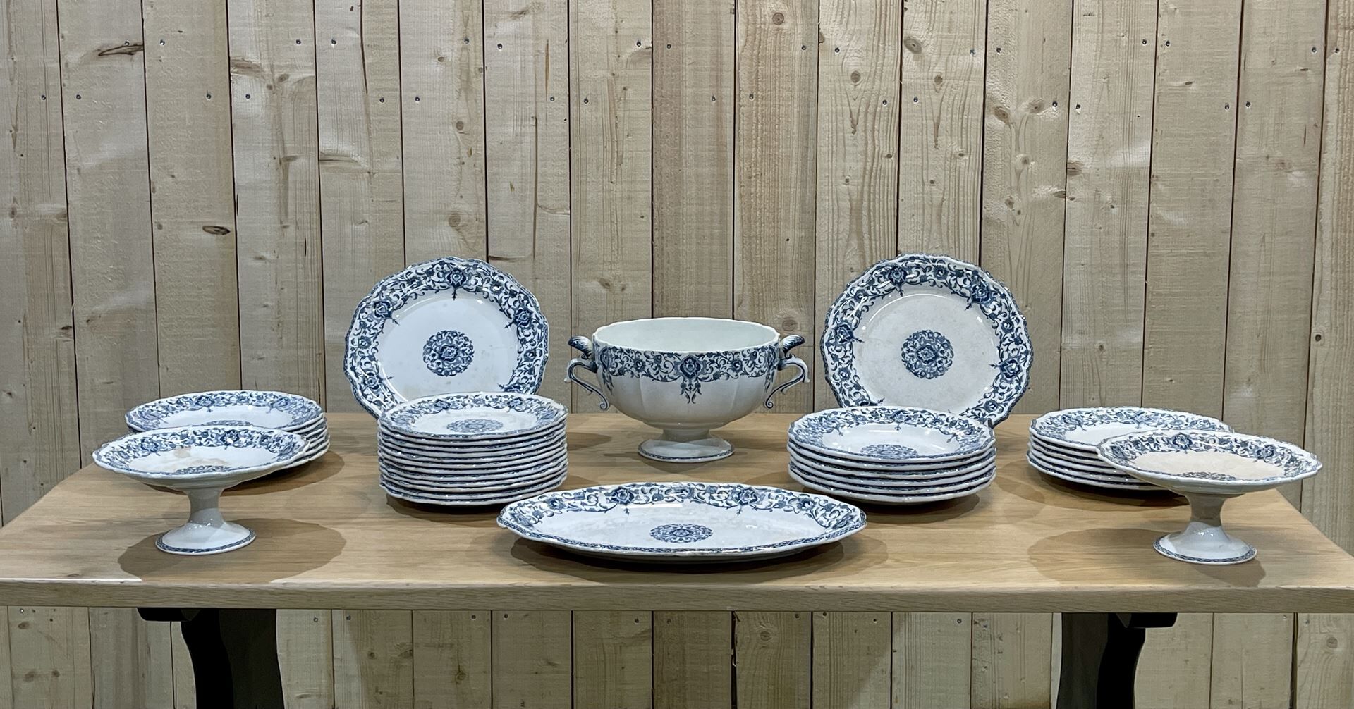 Table service in earthenware of Gien late nineteenth century