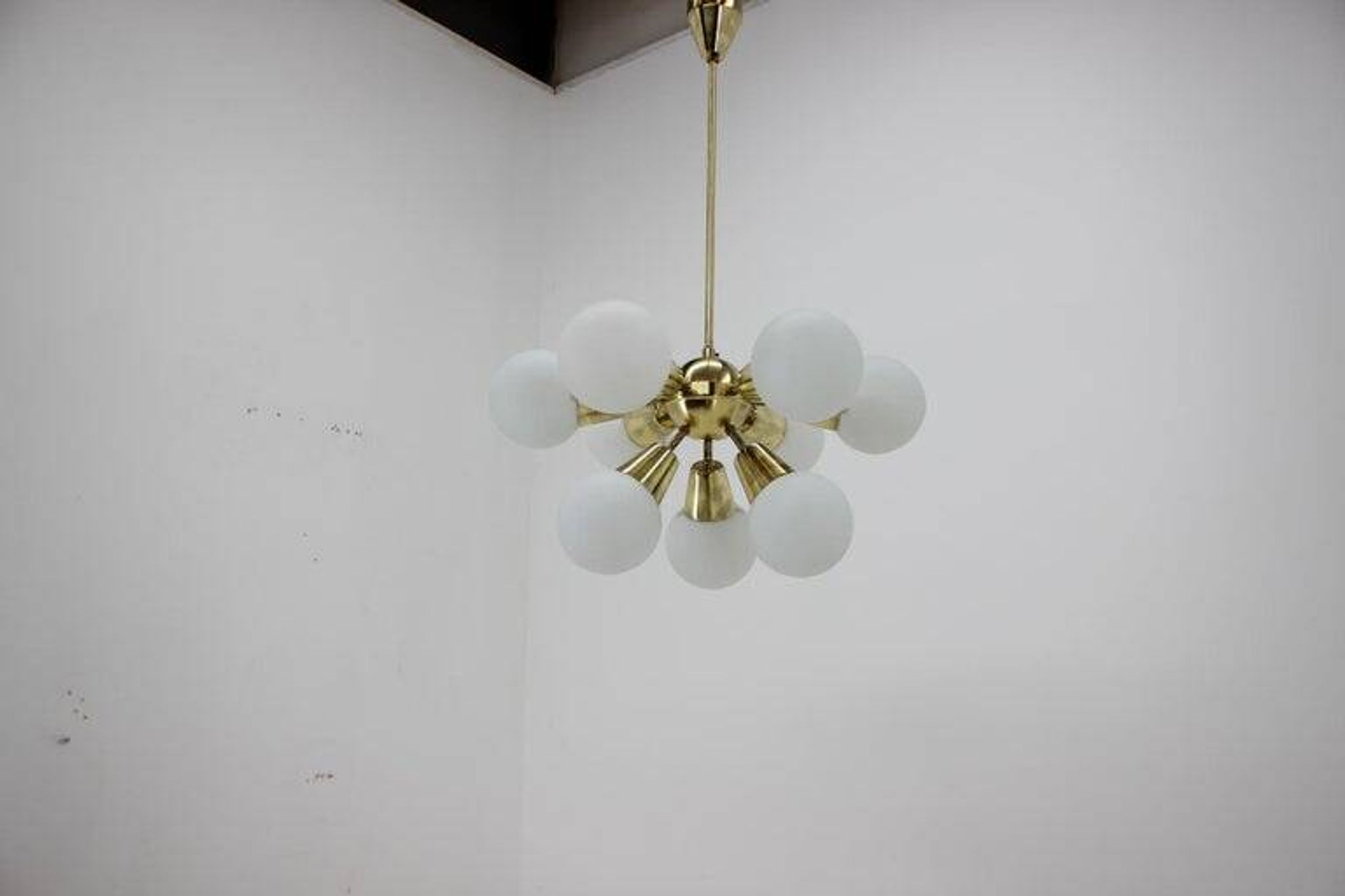 Chandelier Sputnik de l'ère spatiale du milieu du siècle, années 1970