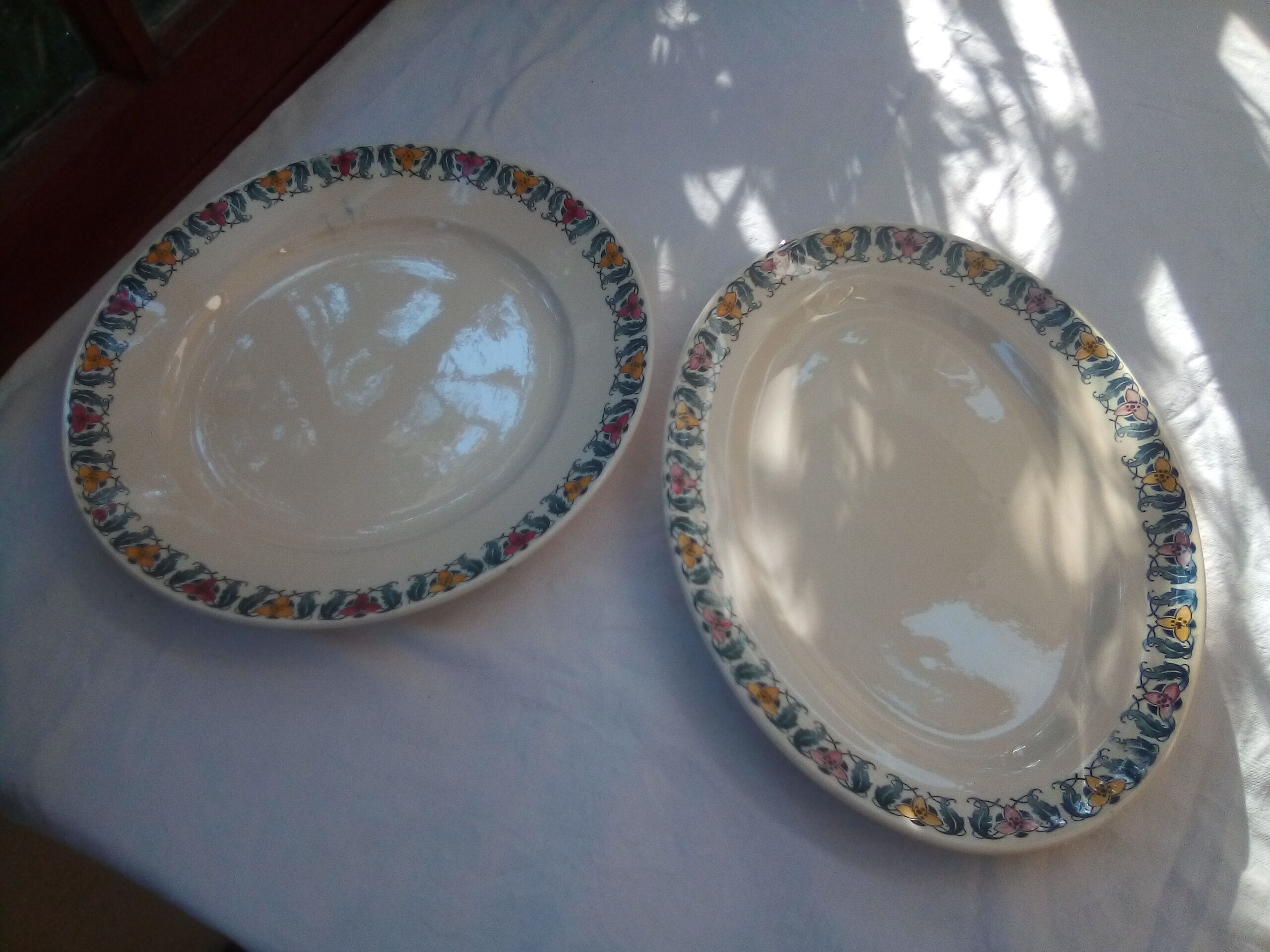 Ensemble de 2 plats Terre de fer Berthe / Longchamp