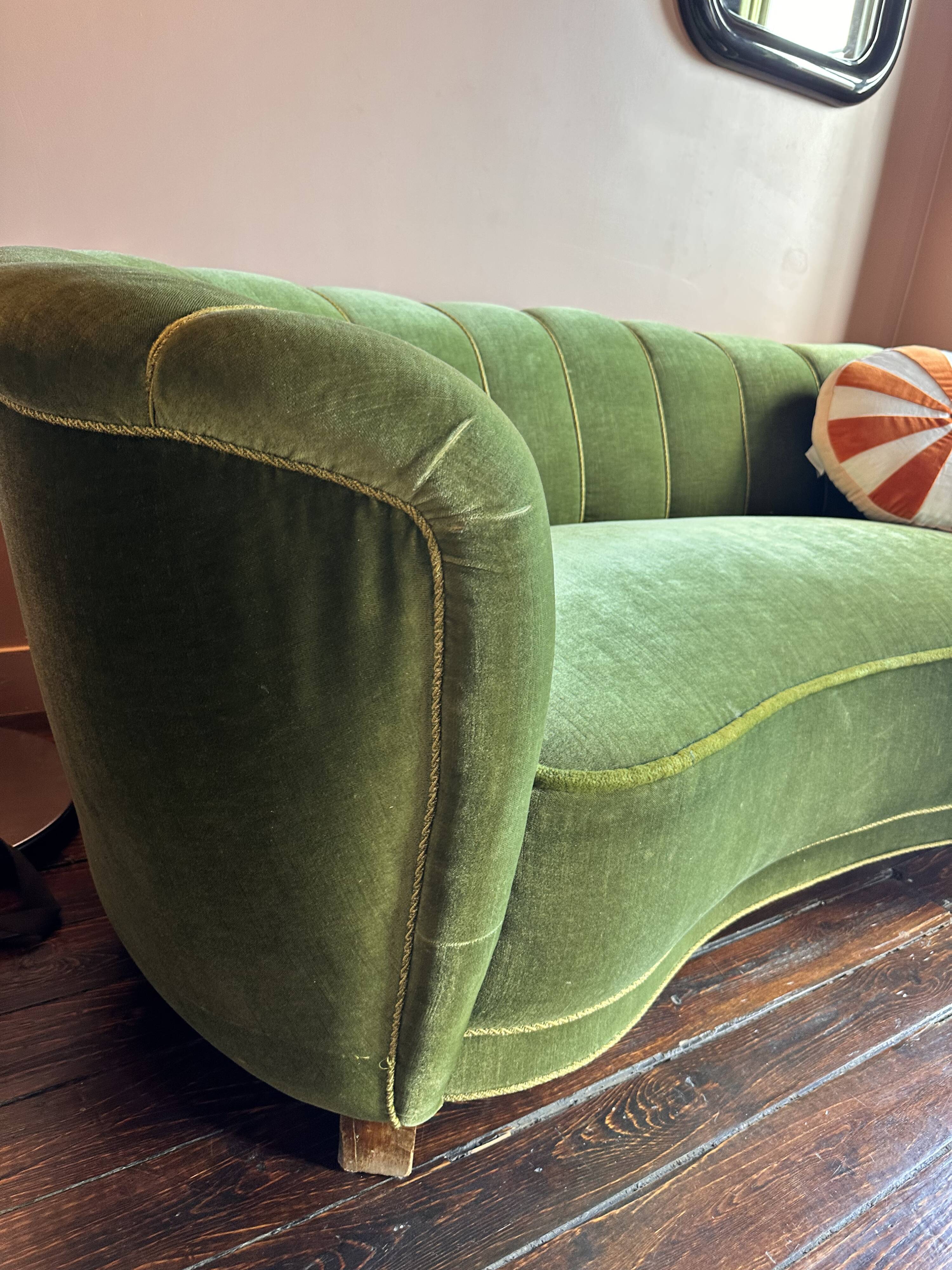 Canape banane danois velours vert
