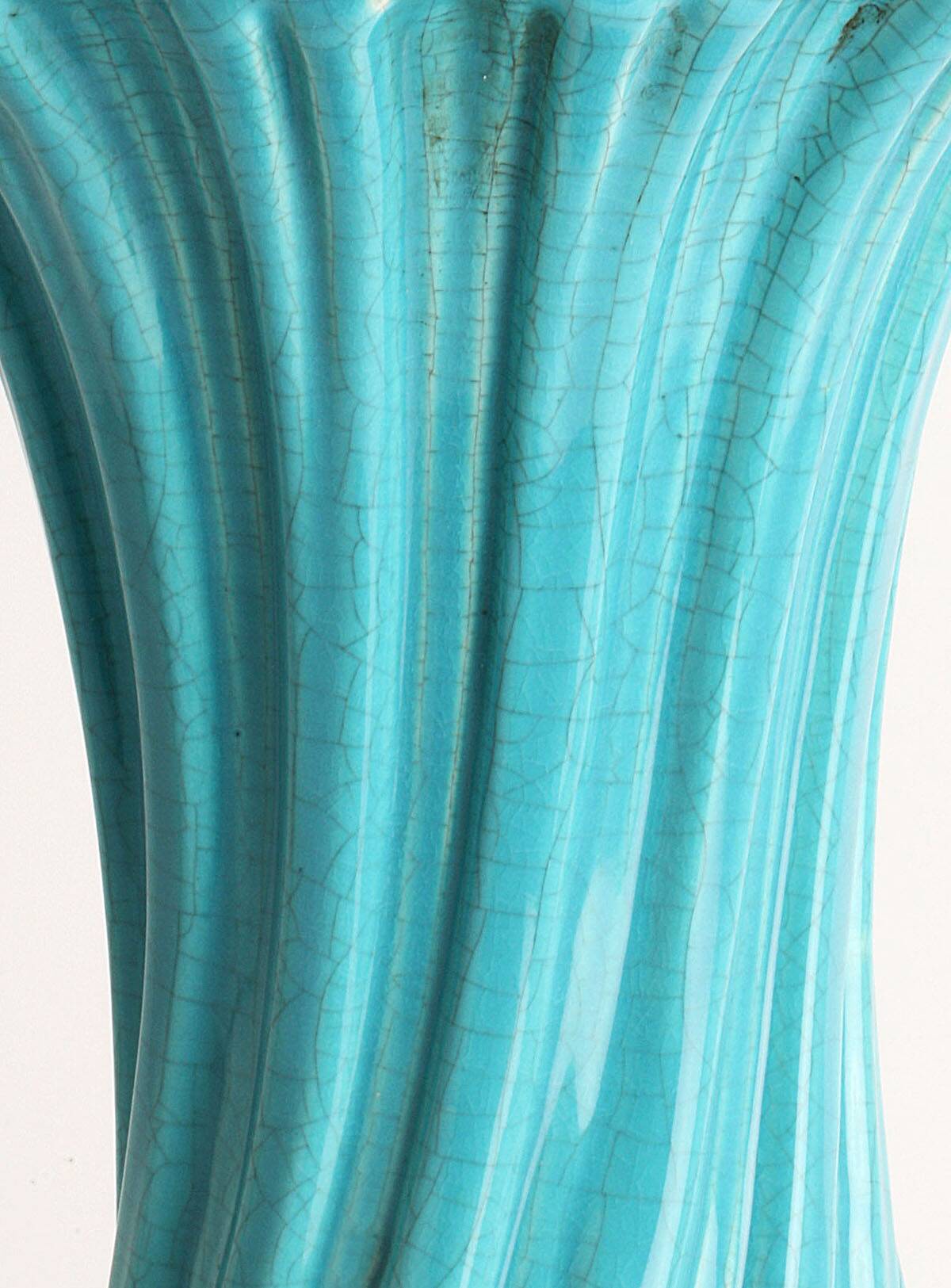 Twisted ceramic lamp