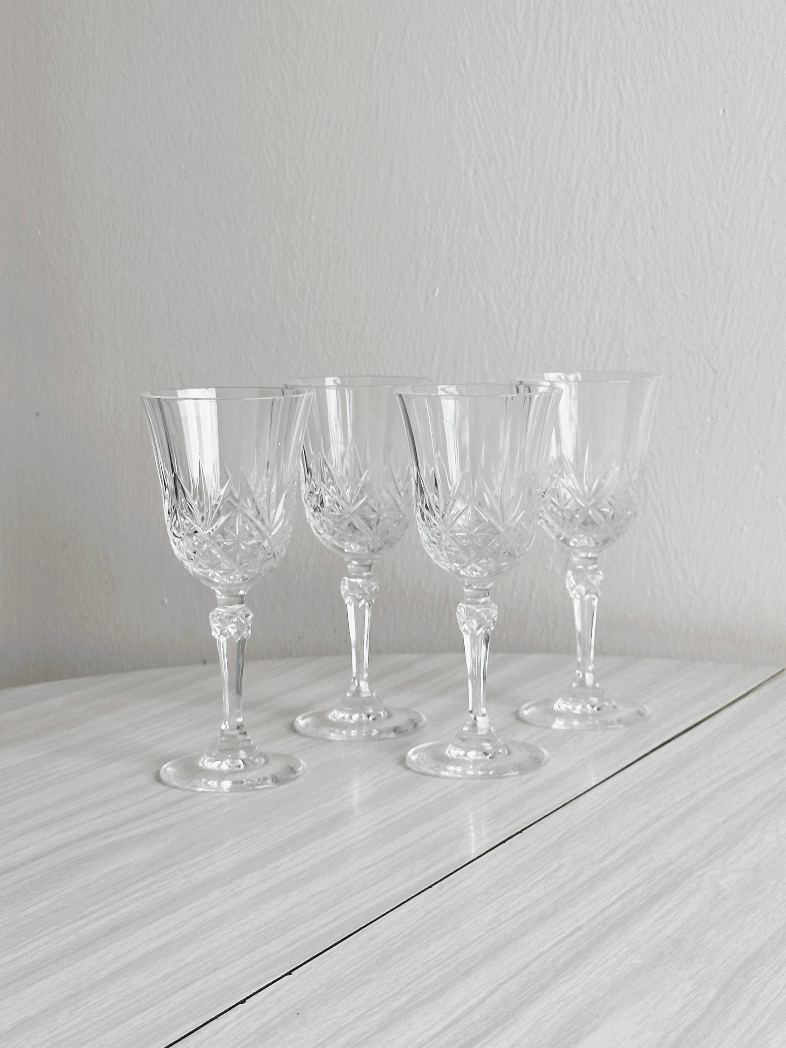 4 verres à vin en verre taillé vintage