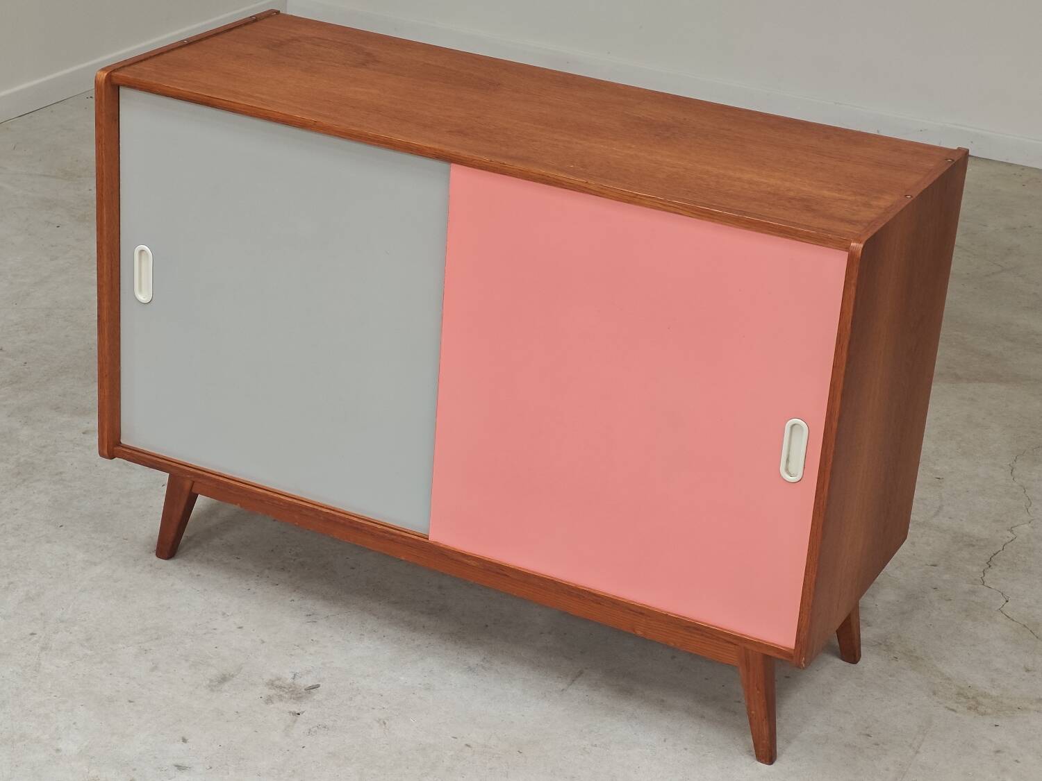 U-452 pink sideboard by Jiri Jiroutek for Interier Praha 1960