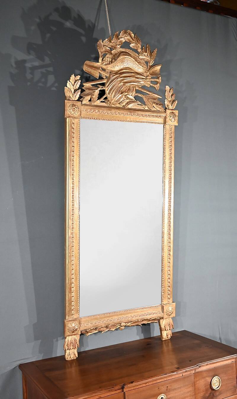 Important gilded wooden mirror, Louis XV period – 1768