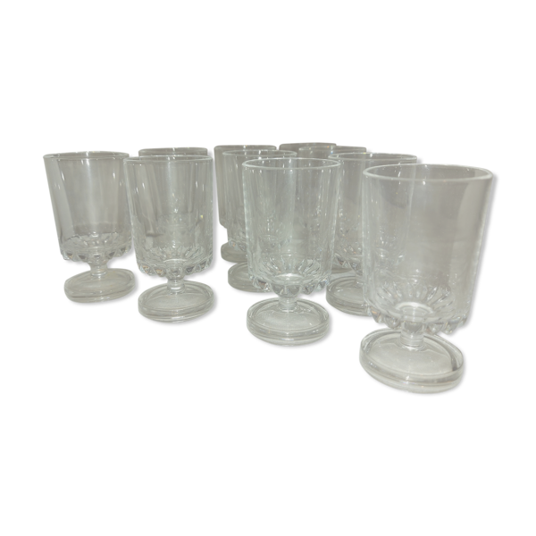 10 verres à liqueur en cristal