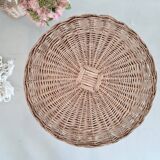 Worker tripod feet metal rattan