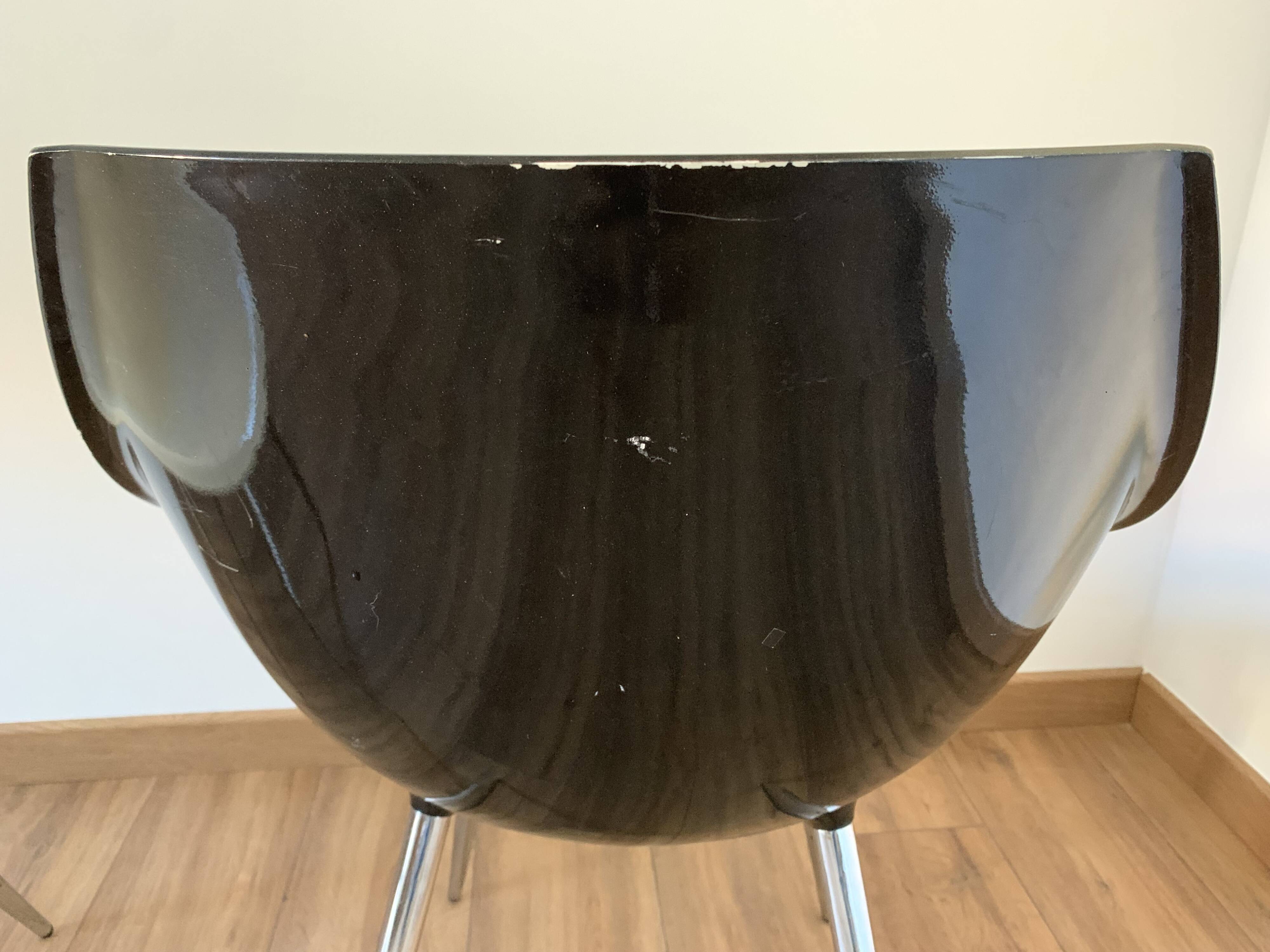 Duo of chairs