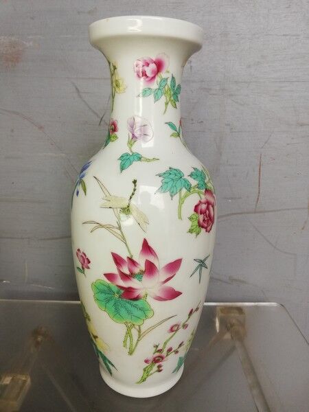 Vase - Porcelain - Flowers - China - Second half of the twentieth century