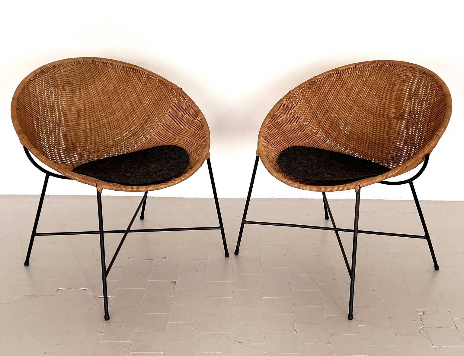 Pair of Rattan Lounge Chairs, Italy, 1970s