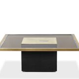 Table basse en laiton doré et verre fumé. Années 1970.