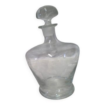 Carafe en verre gravé
