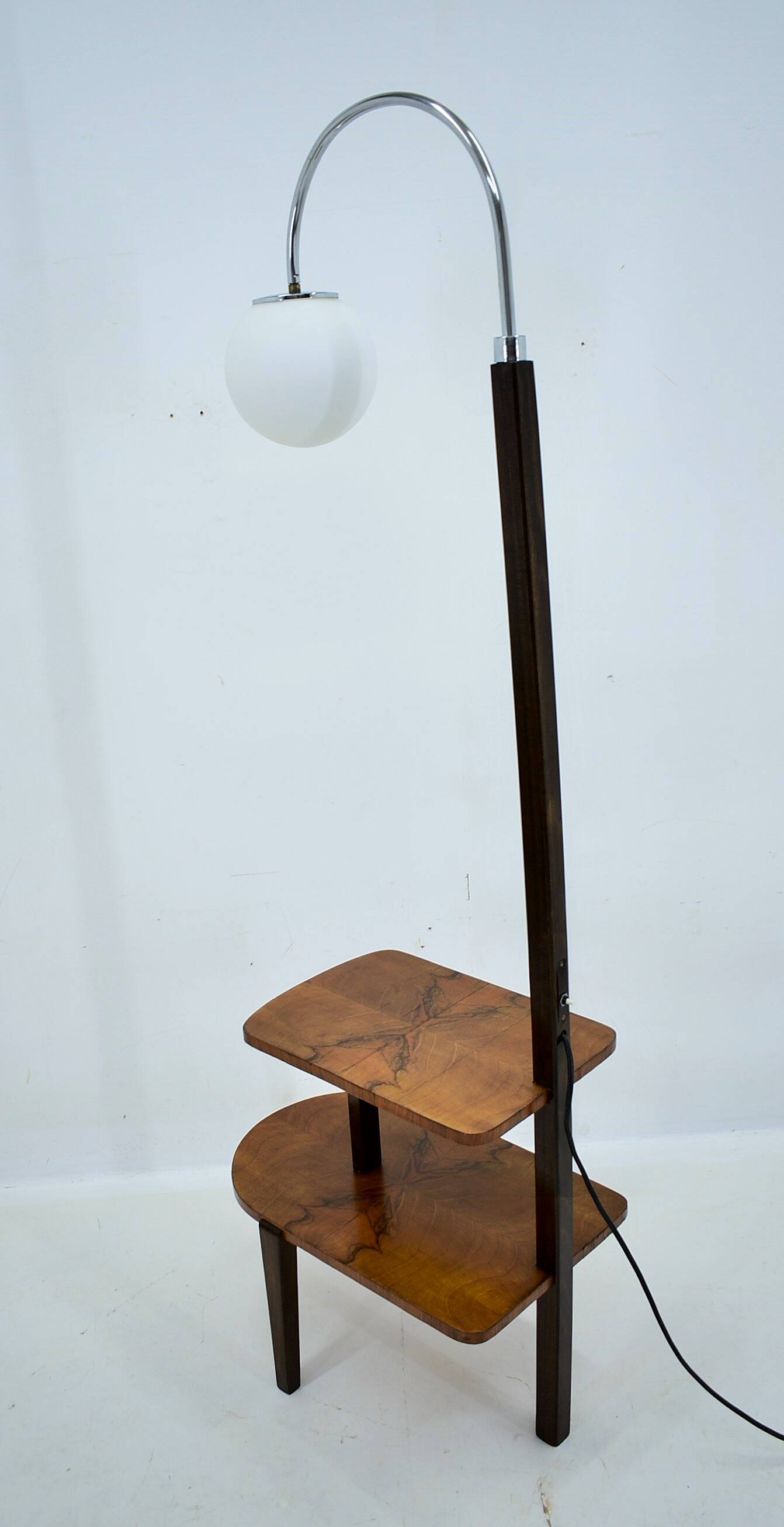 Lampe de sol Art Déco par Jindrich Halabala, années 1940.