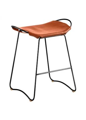 Contemporary kitchen bar stool in black steel and natural tobacco leather.