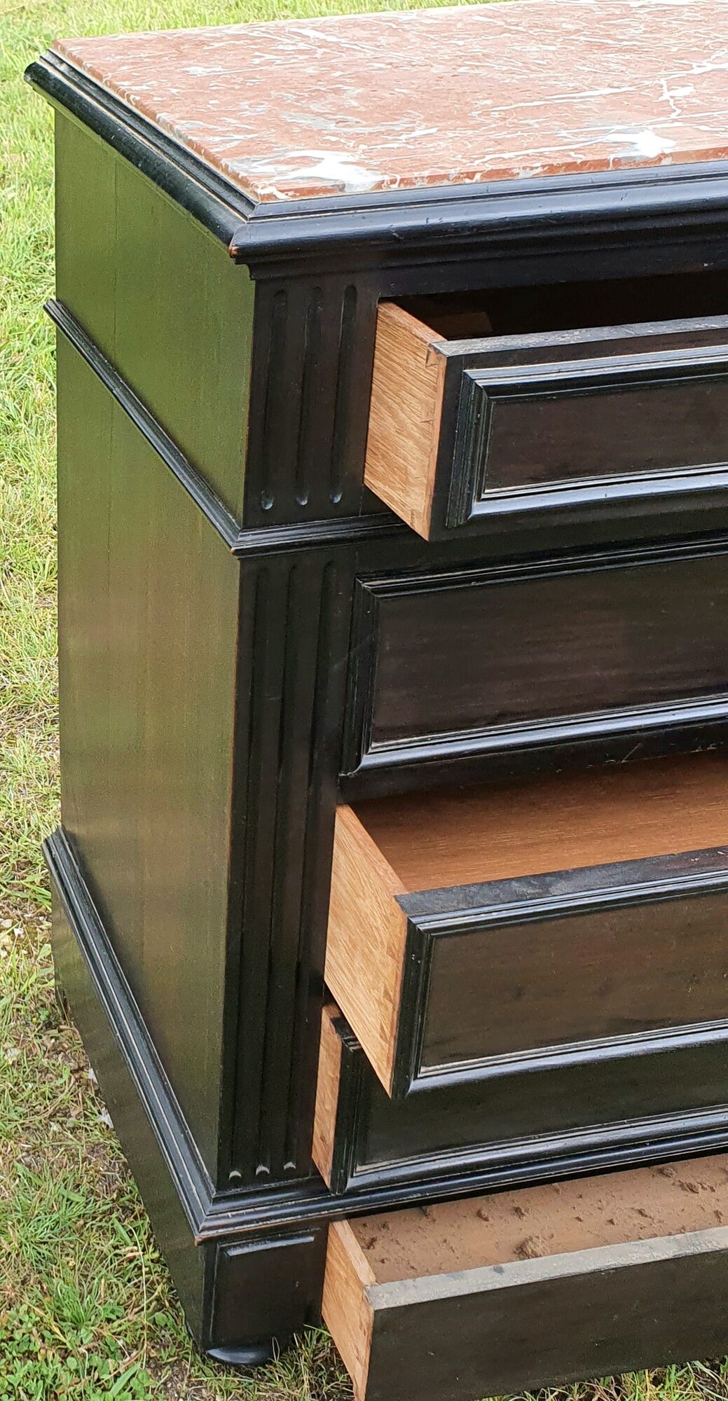 Blackened wooden chest of drawers with 5 drawers