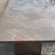 Table en marbre rouge