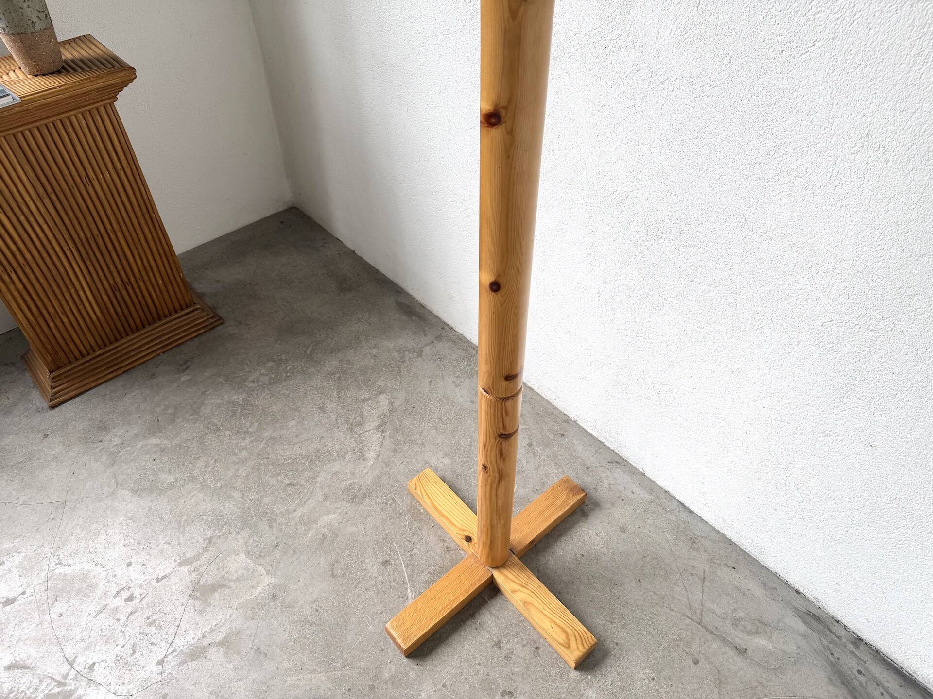 Free-standing coat rack in solid pine, Les Arcs, 1970s