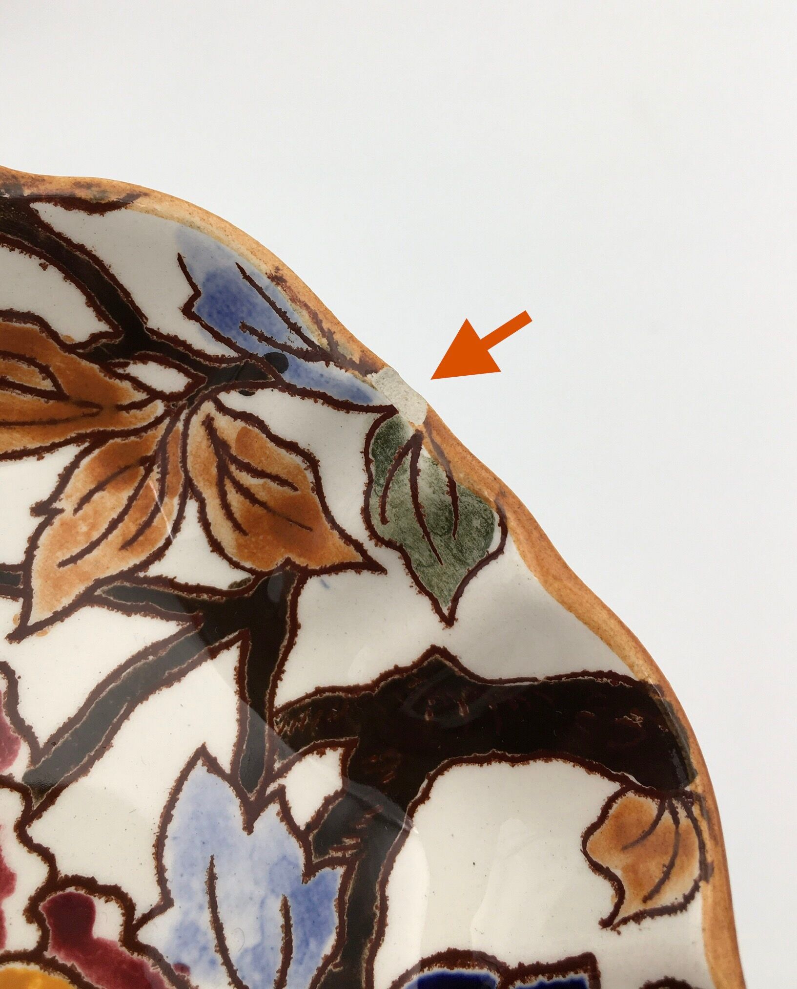 Gien's earthenware vase and two cups, "Peonies" decoration, signed GIEN - 20th century