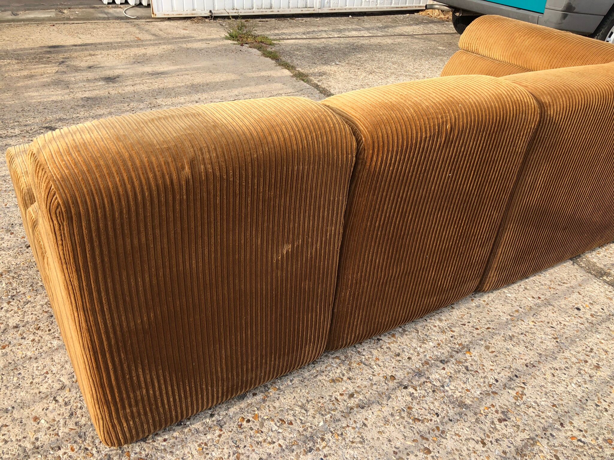 Sofa in velvet vintage