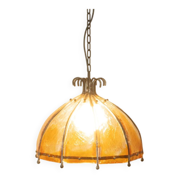 Lampe de plafond brutaliste des années 1970 avec abat-jour en verre orange.