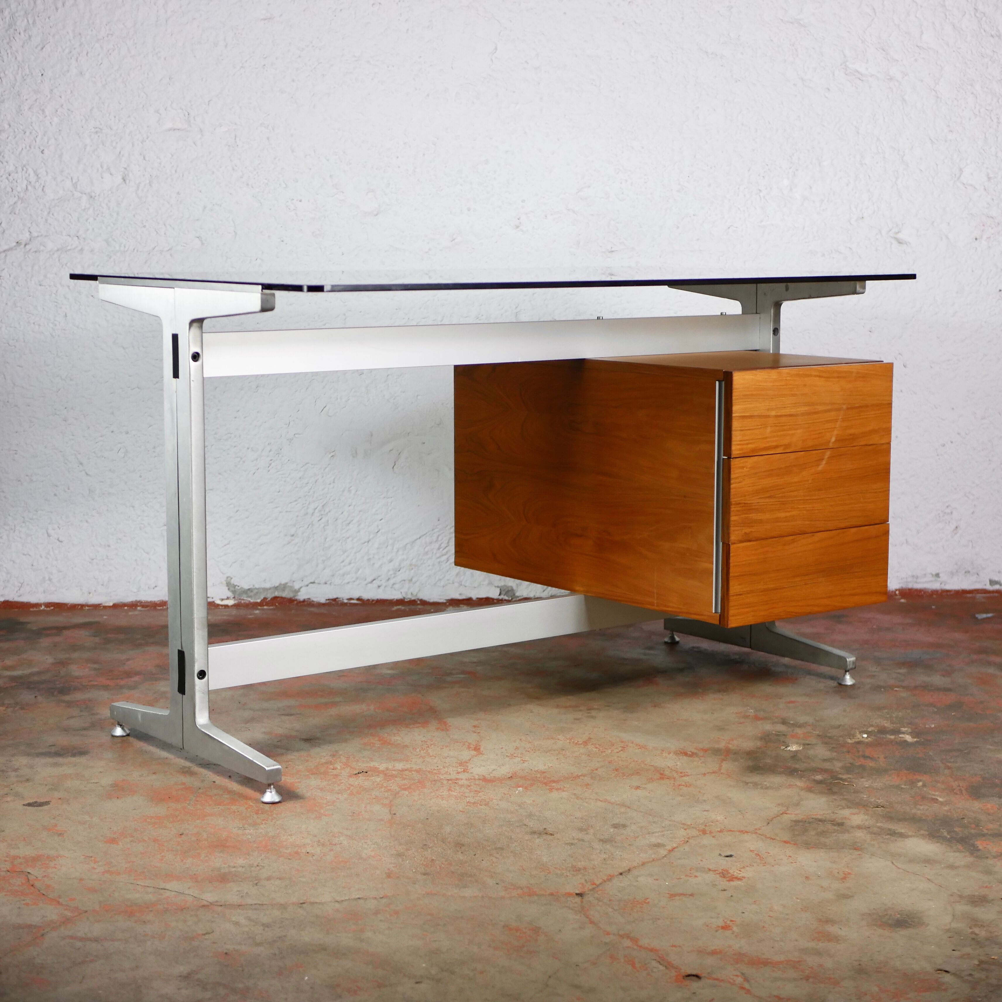 Desk by Etienne Fermigier