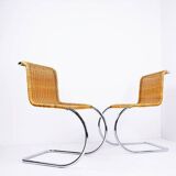Paire de chaises cantilever en chrome et osier Style Mies Van der Roye