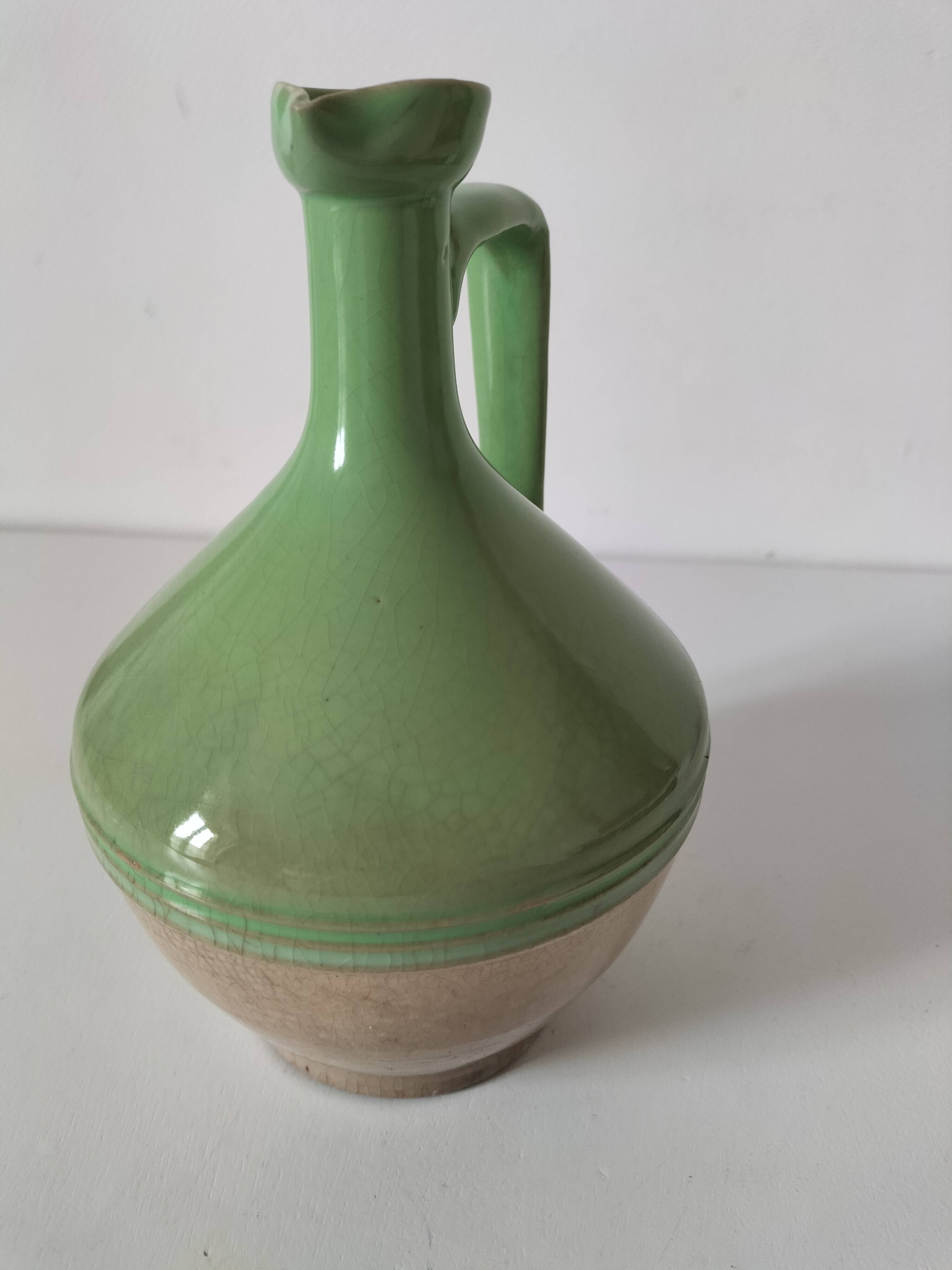 Cruche en terre vernissée verte artisanale vintage