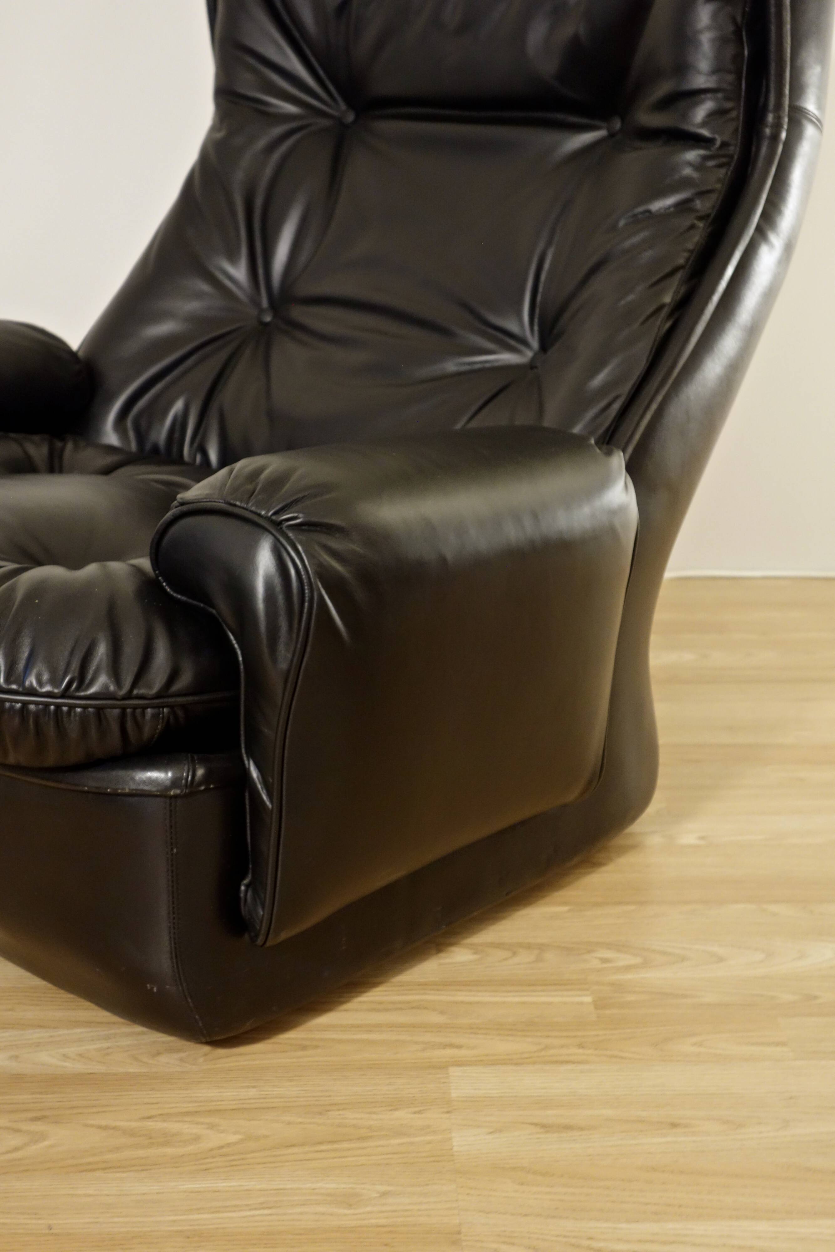 Orchidée leather armchair by Michel Cadestin for Airborne, France 1970's