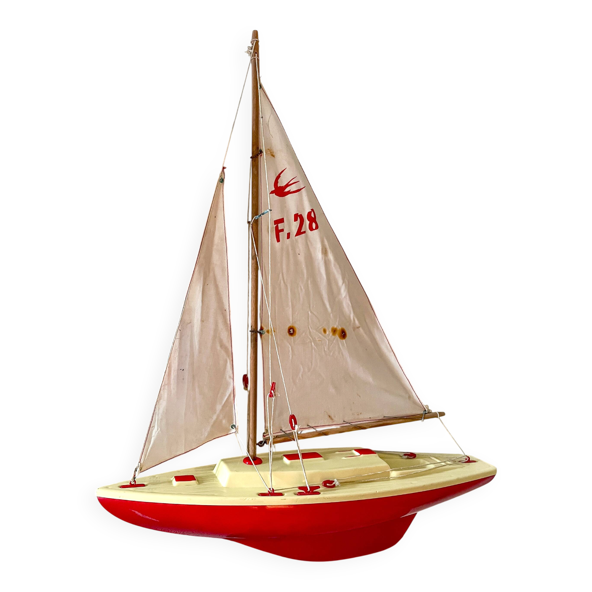 F28 VP50 basin sailboat from the French brand Giraud Sauveur.