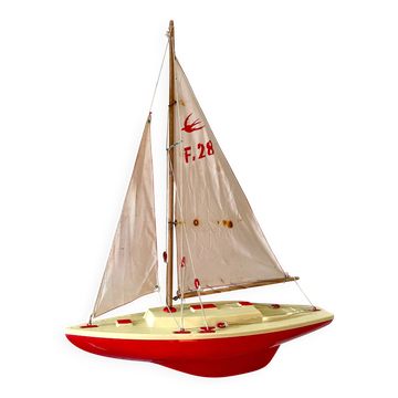 Voilier de bassin F28 VP50 de la marque française Giraud Sauveur