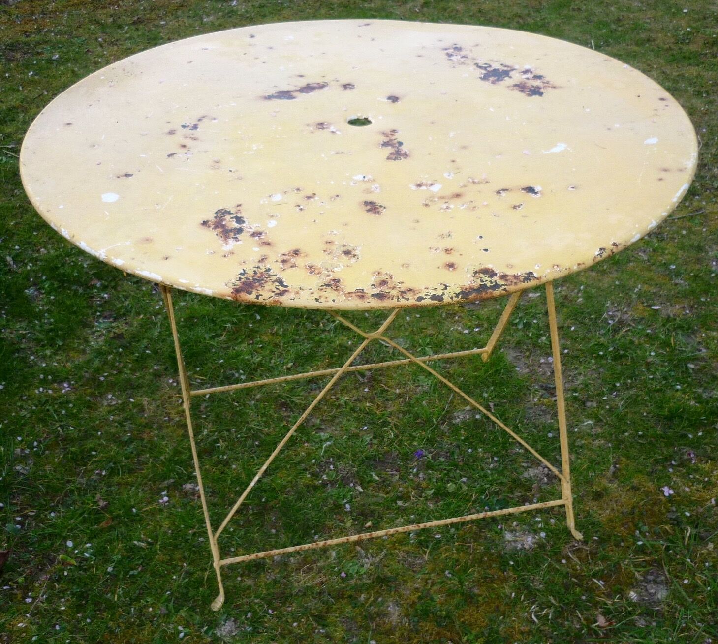 1950 foldable sheet metal garden table