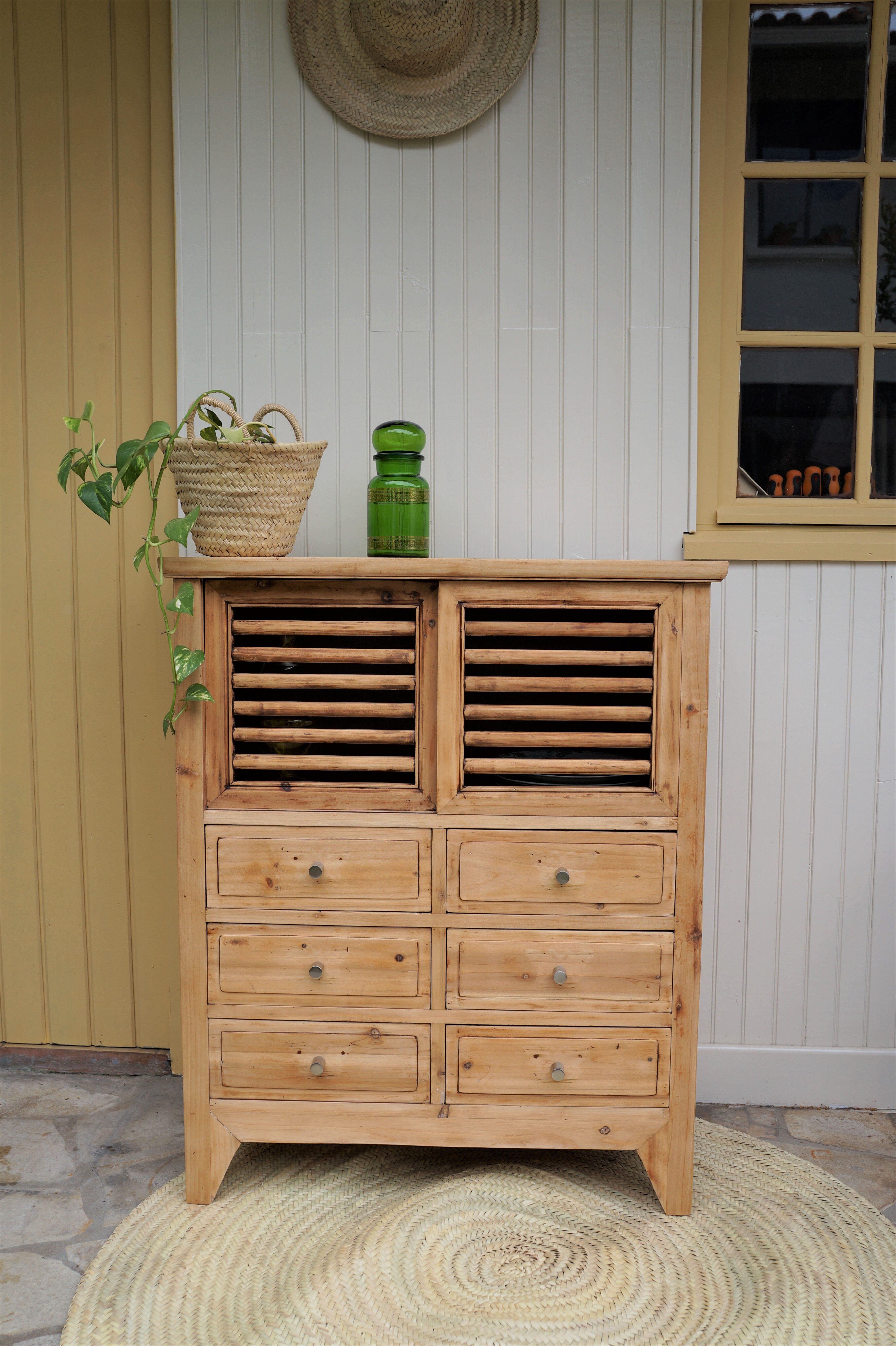 Buffet with sliding doors and drawers