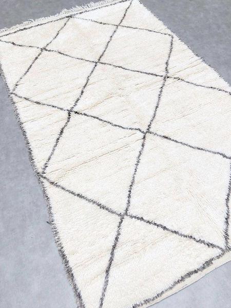 Beni ouarain 255x150cm carpet, Berber carpet, Moroccan rug