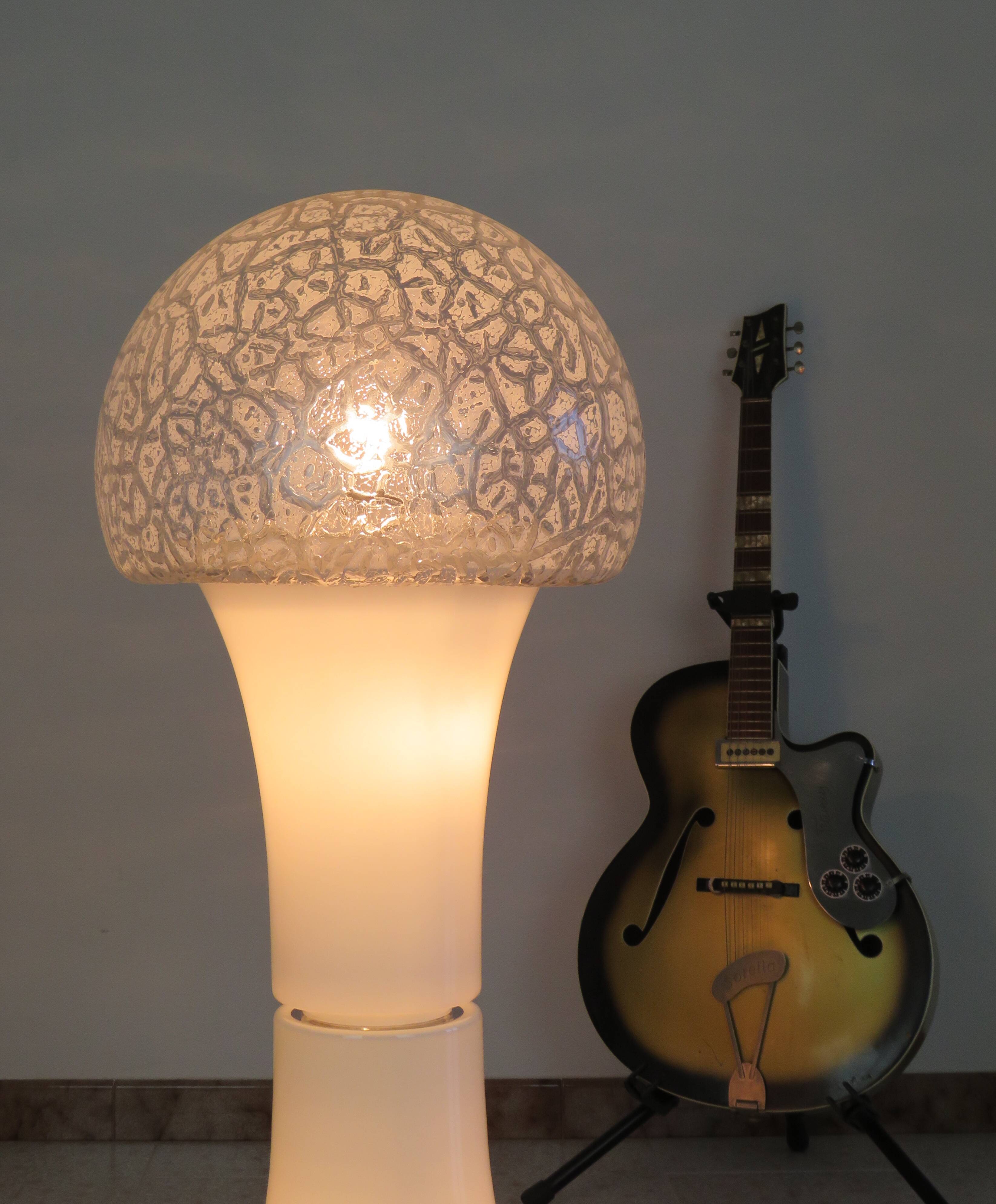 Grand lampadaire champignon (108 cm/42,5 pouces) AV Mazzega Carlo Nason post 1965