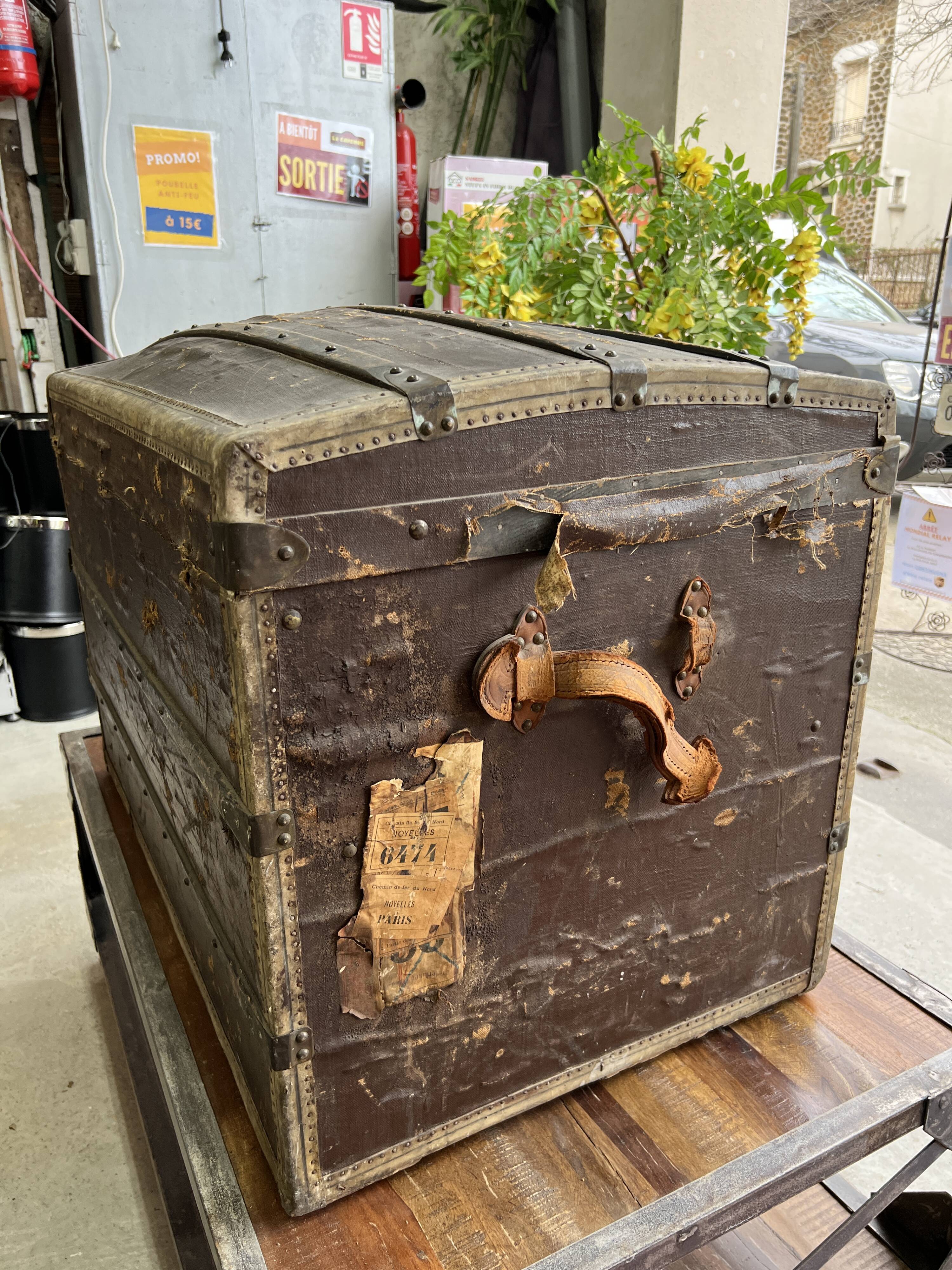 Wooden trunk "Au bon Marché Paris"