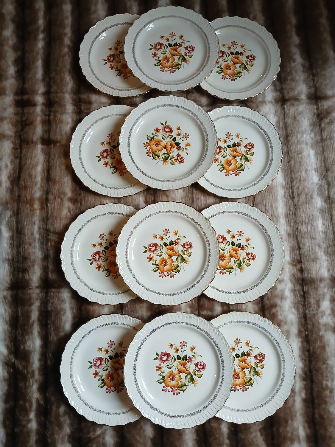 12 antique flat plates "Capri"