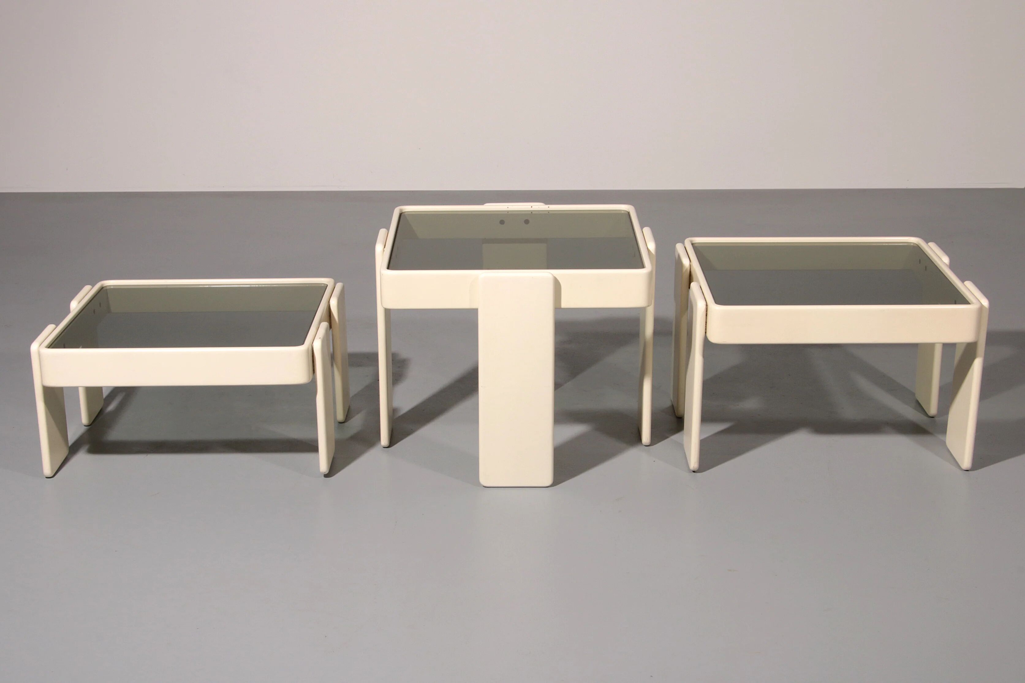 Gianfranco Frattini stacking tables for Cassina – original off-white lacquer