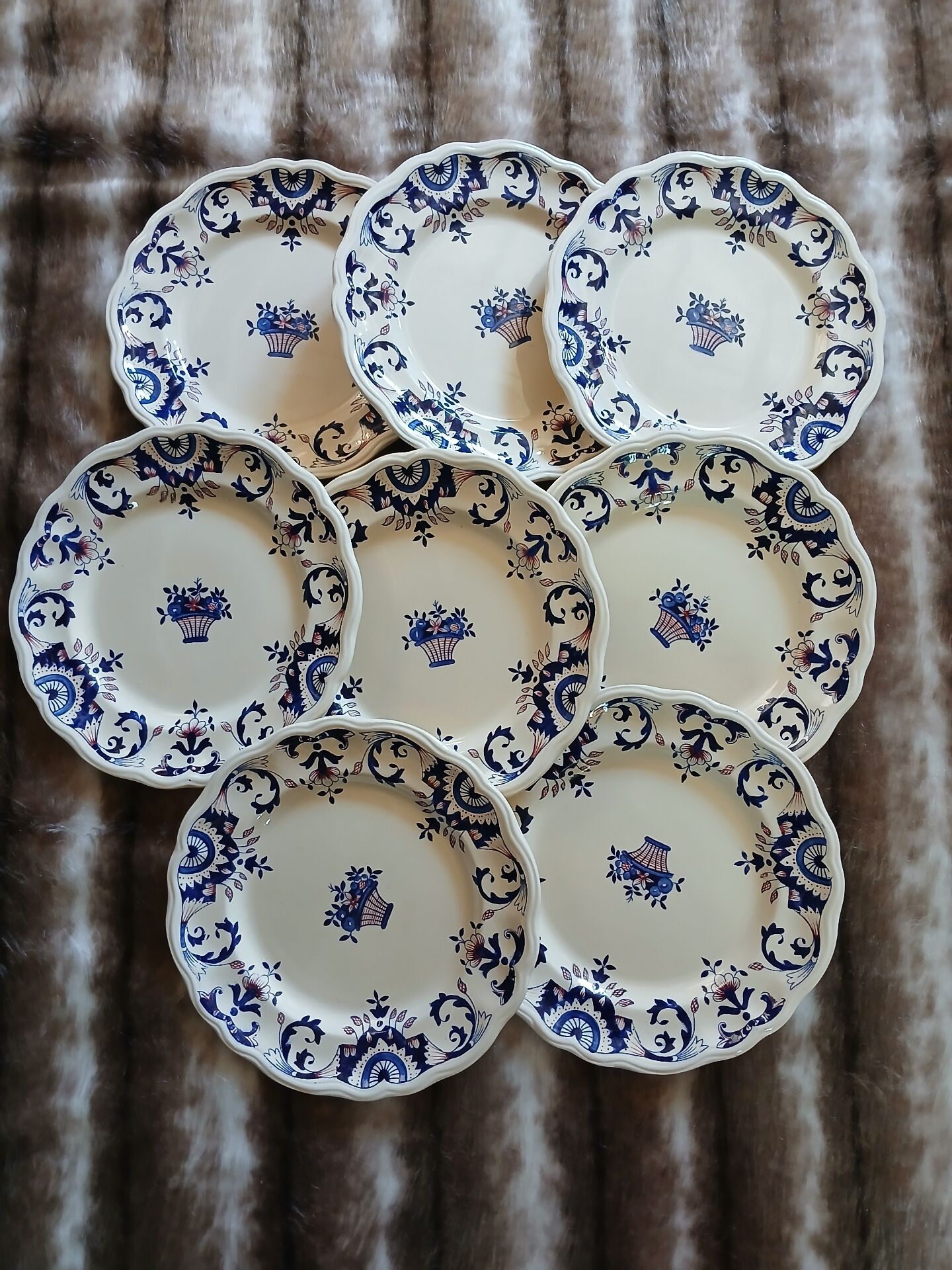 8 flat plates in Longchamp ironstone