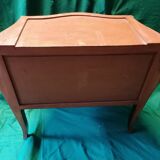 Petite commode tombeau, style Louis XV Régence - Loupe d'orme et marbre vert.