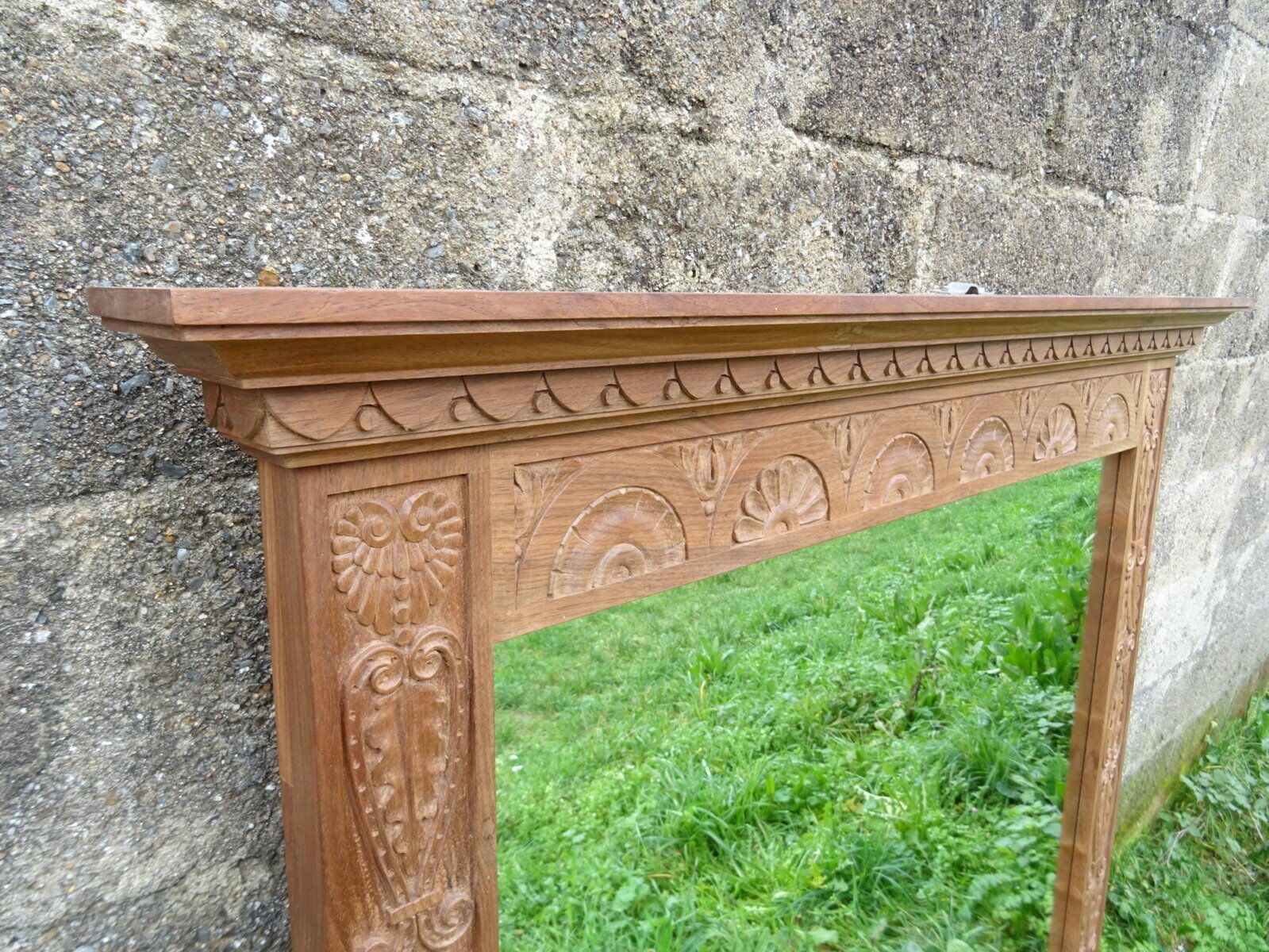 Sculpted mirror 130 x 117 cm