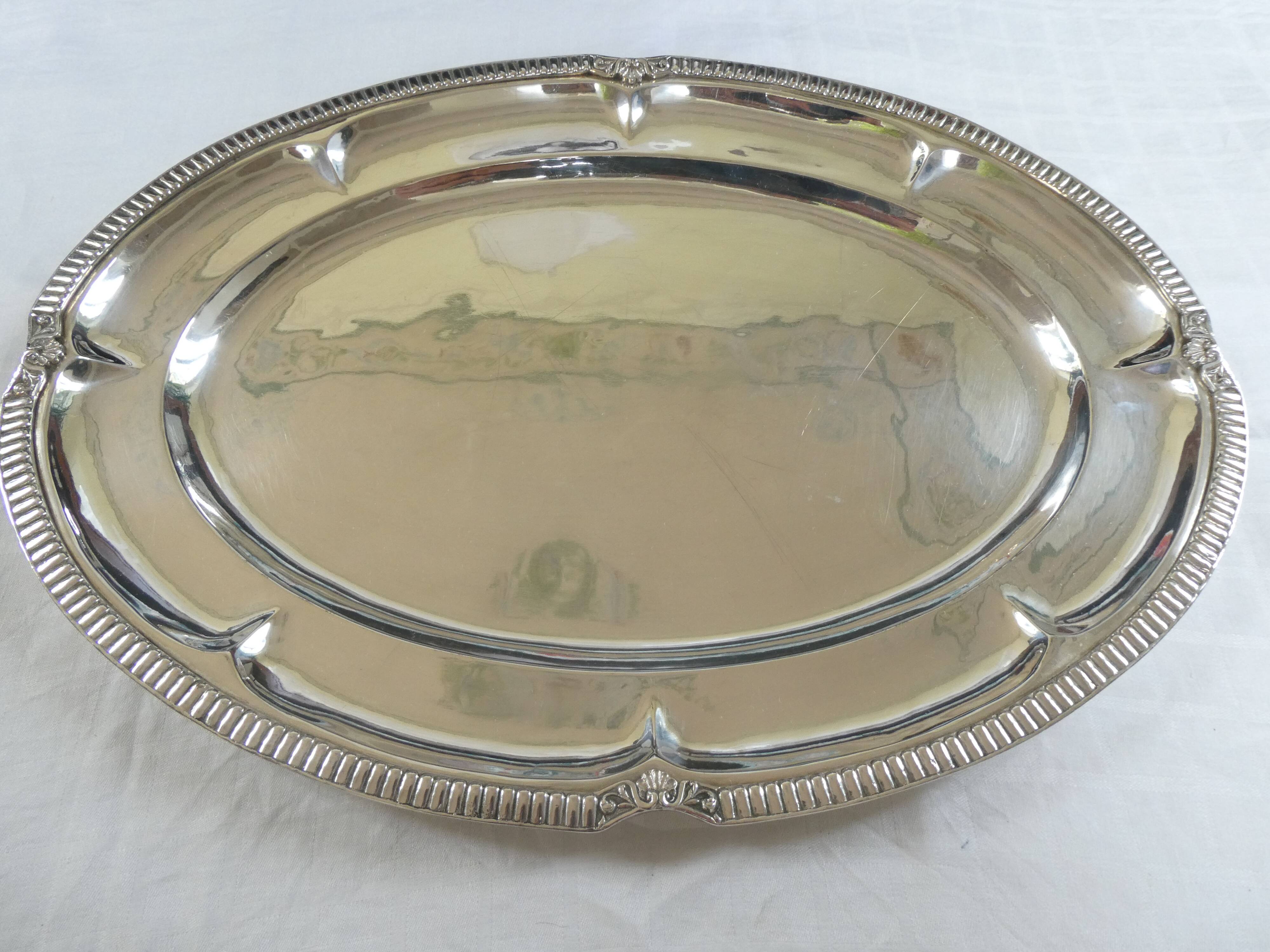 Grand plat ovale en métal argenté Wiskemann (Belgique - Bruxelle)