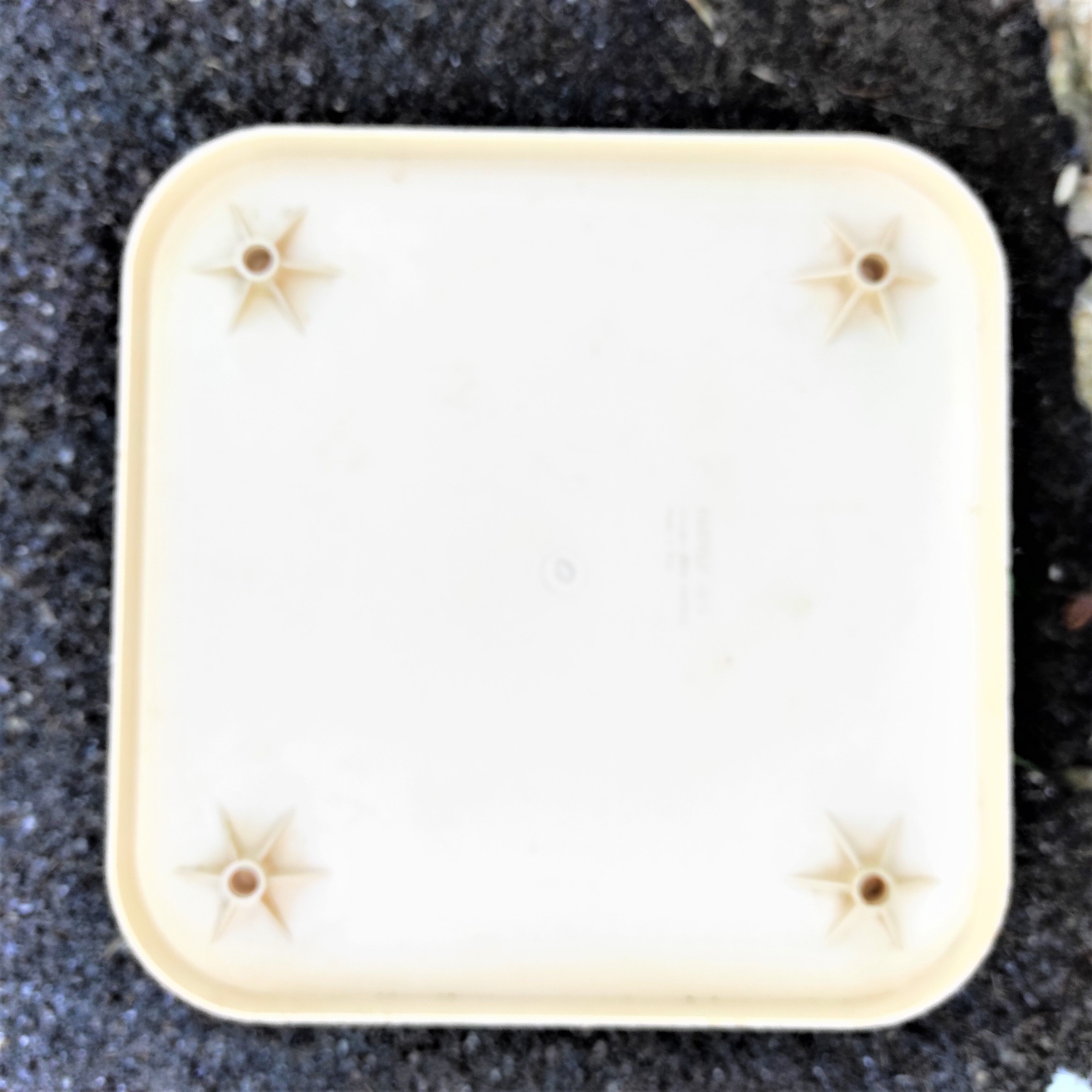 White plastic furniture kartell 4970 by anna castelli
