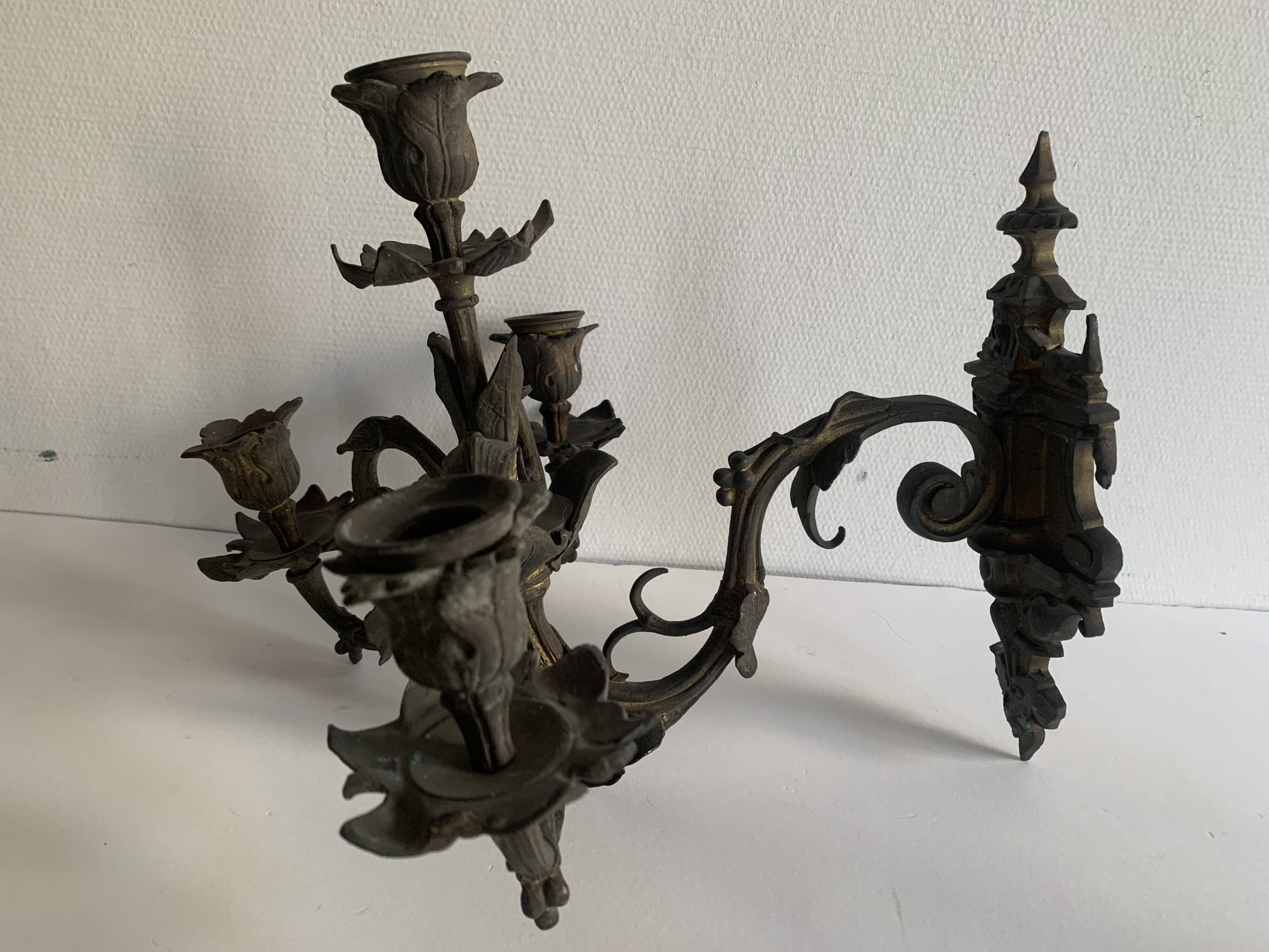 Antique patinated bronze wall sconce – 4 light arms, 19th century