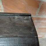 Ancien pupitre d'écolier en bois noirci