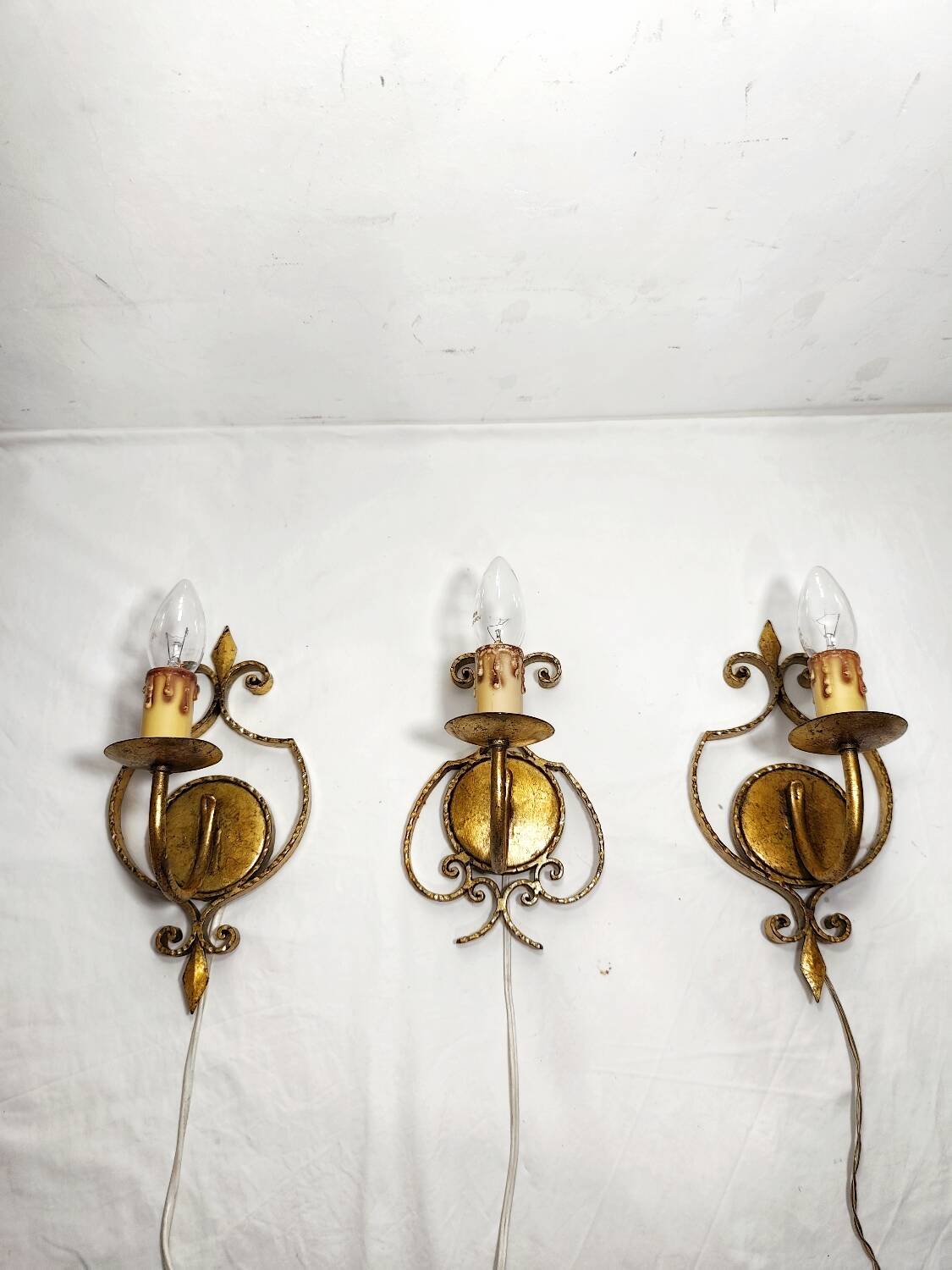 Apliques de hierro forjado y pan de oro. España, 1960s.