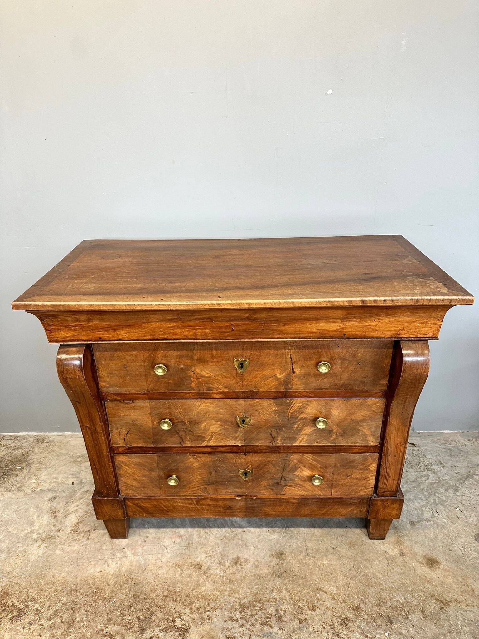 Chest of drawers