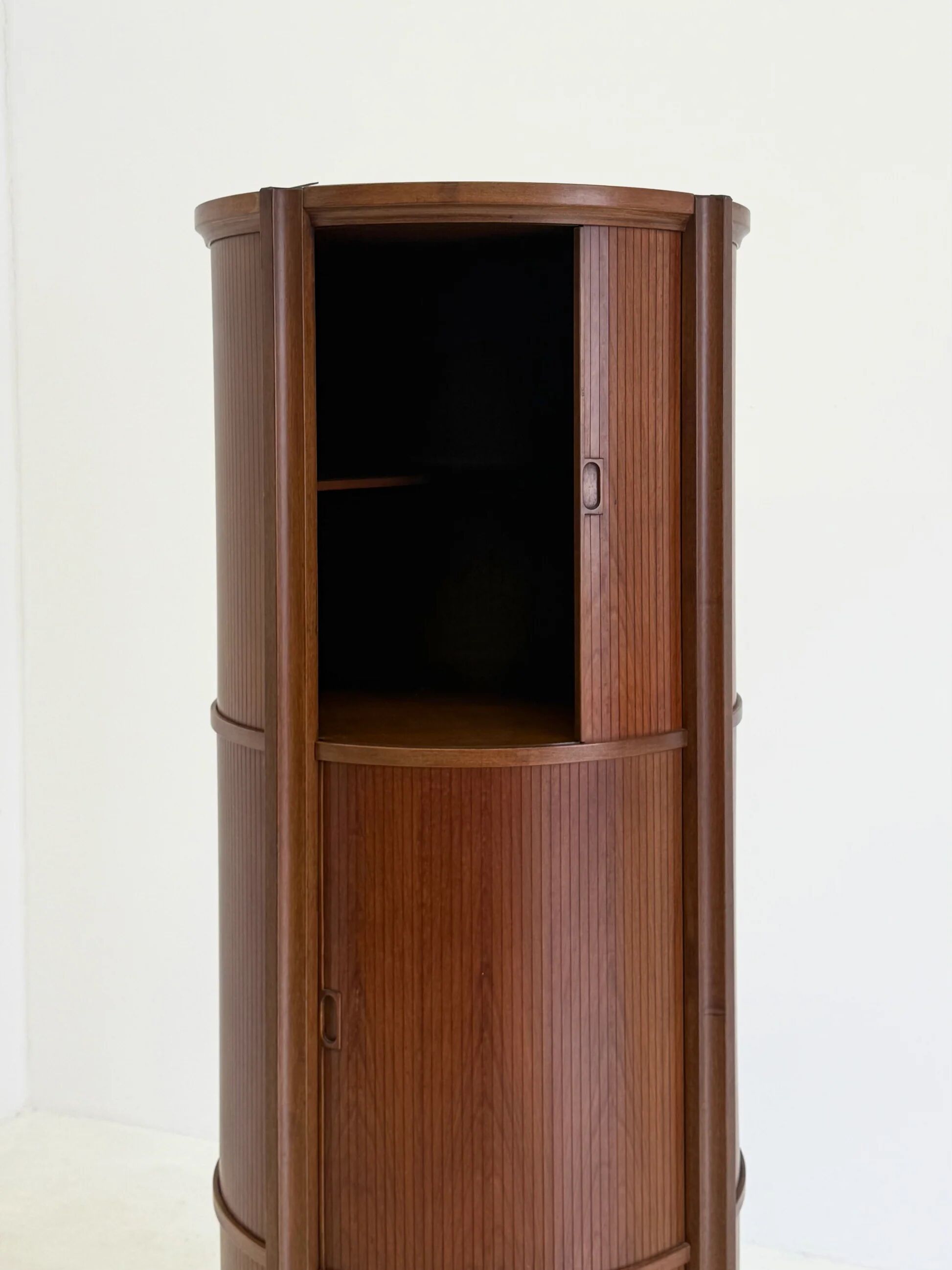Sculptural Italian bar and storage cabinet by Gianfranco Frattini