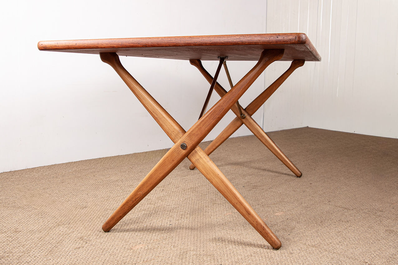 Danish dining table in teak, beech, and brass, model AT 303 Hans Wegner.