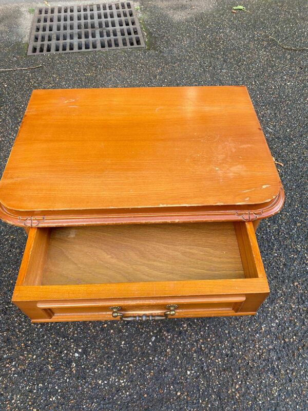 Table de chevet Louis XV en bois massif du XXème