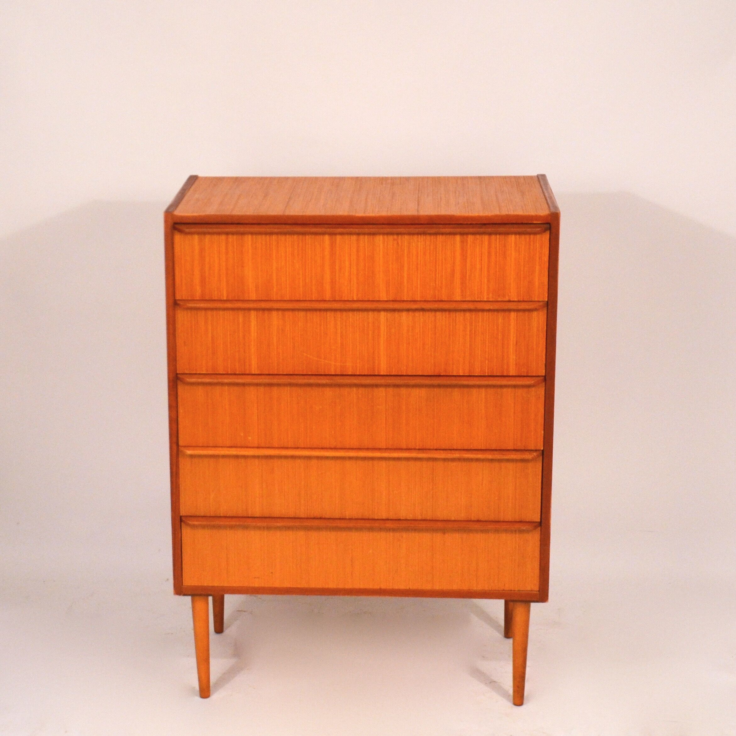 Small chest of drawers Scandinavian years 60