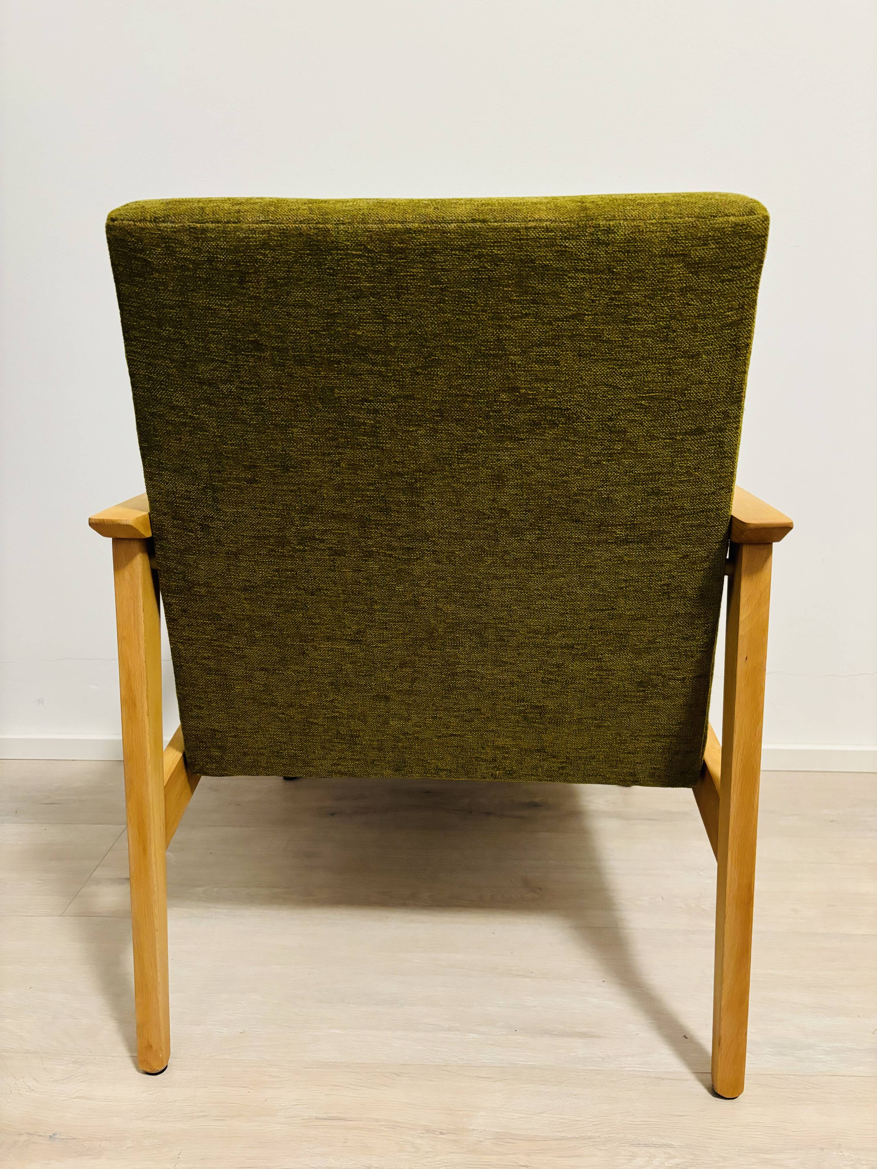 Fauteuil de salon du milieu du siècle de Tchécoslovaquie des années 1970